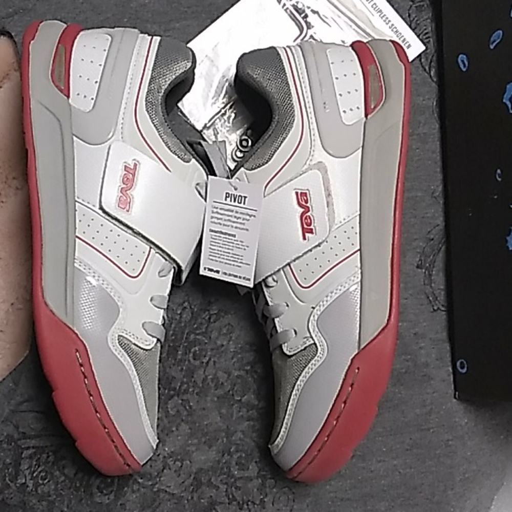 NIB Mens Teva light grey Mountain biking shoes s 8 - Picture 4 of 13